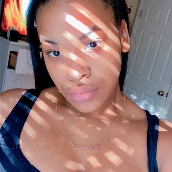 Meet your Posher, Cassidi - Picture 1 of 1